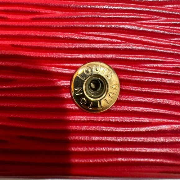 Louis Vuitton Epi 4 Ring Key Holder - Picture 11 of 12